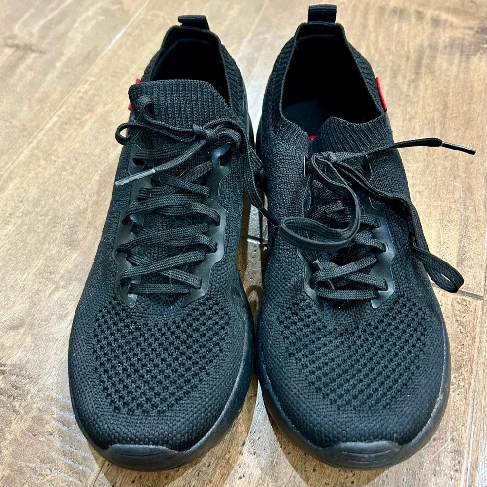Levi’s Men’s Beckham Knit Shoes Black Size 4 EUC